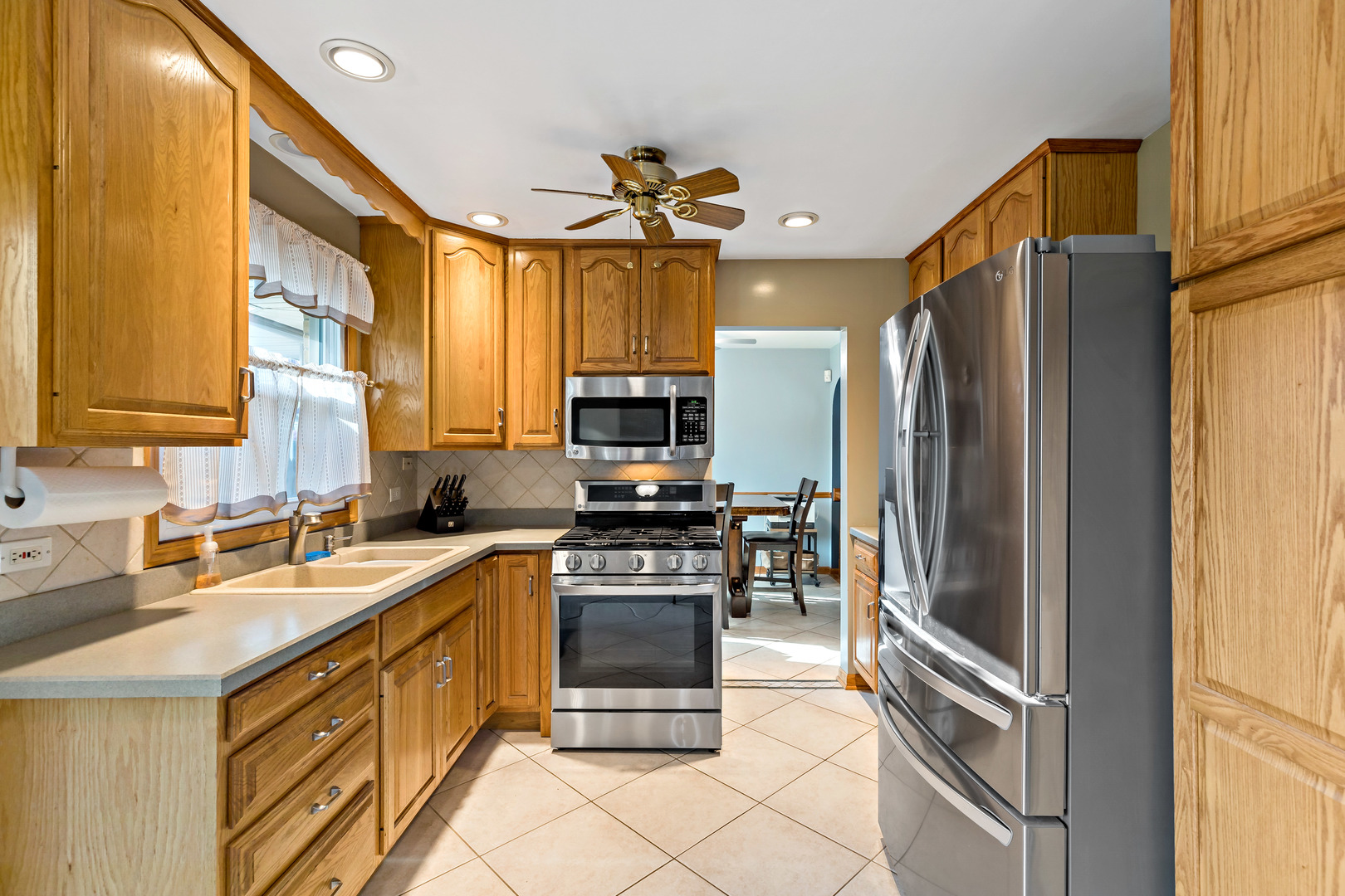 16544 Parkview Avenue, Tinley Park, IL 60477
