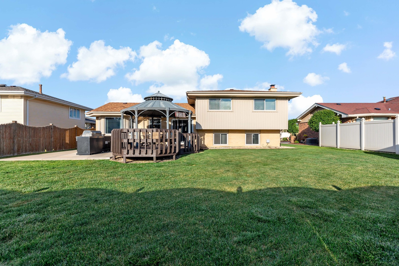 16544 Parkview Avenue, Tinley Park, IL 60477