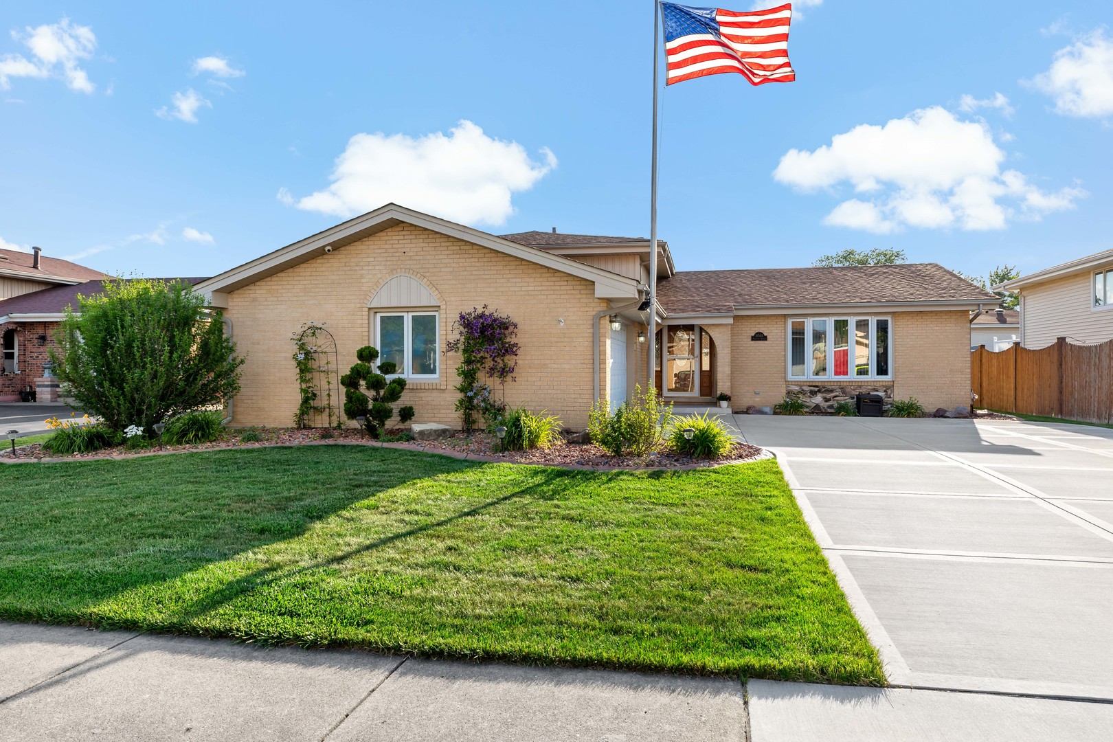 16544 Parkview Avenue, Tinley Park, IL 60477