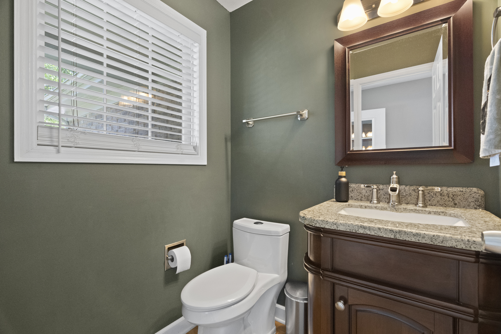 1422 Welland Court, Roselle, IL 60172
