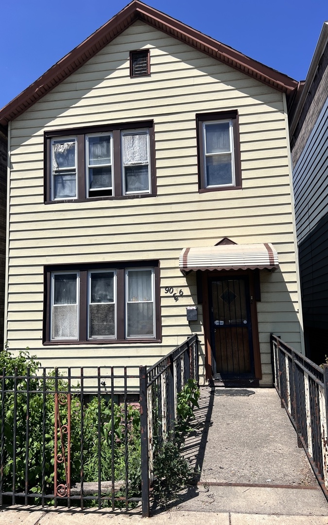 9036 S Houston Avenue, Chicago, IL 60617