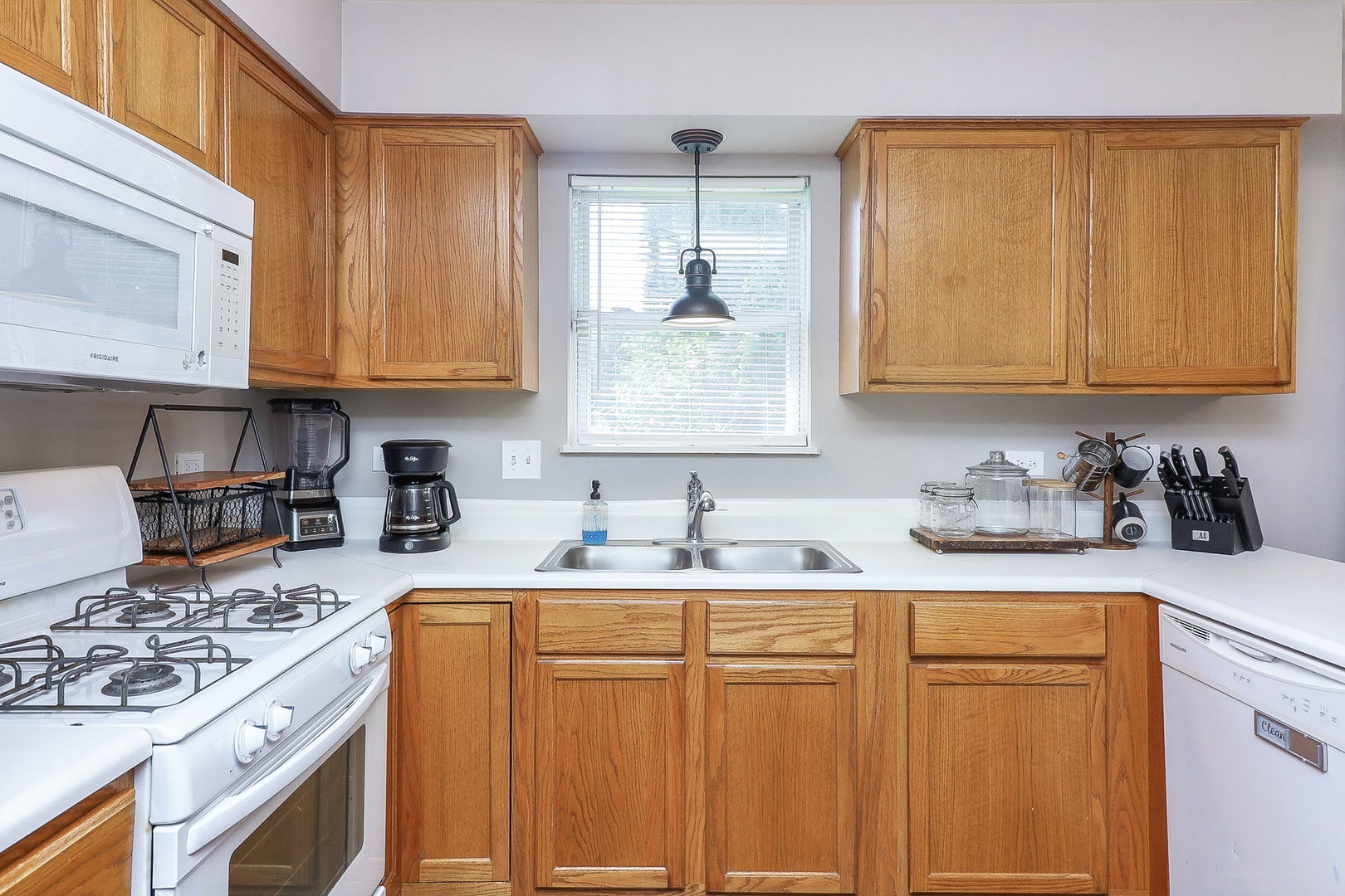 1769 Autumn Woods Lane, Romeoville, IL 60446