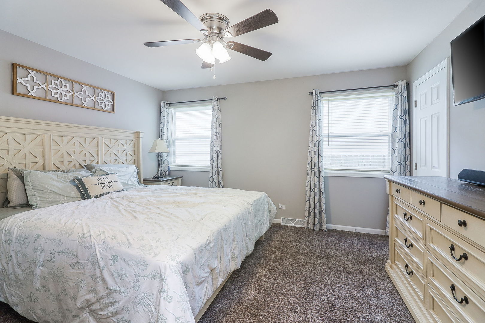 609 N Lyle Avenue, Elgin, IL 60123