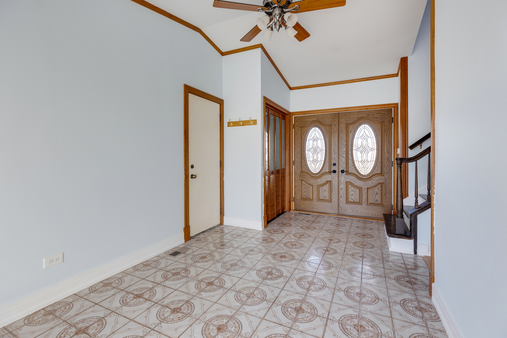 1165 Mayfield Lane, Hoffman Estates, IL 60169