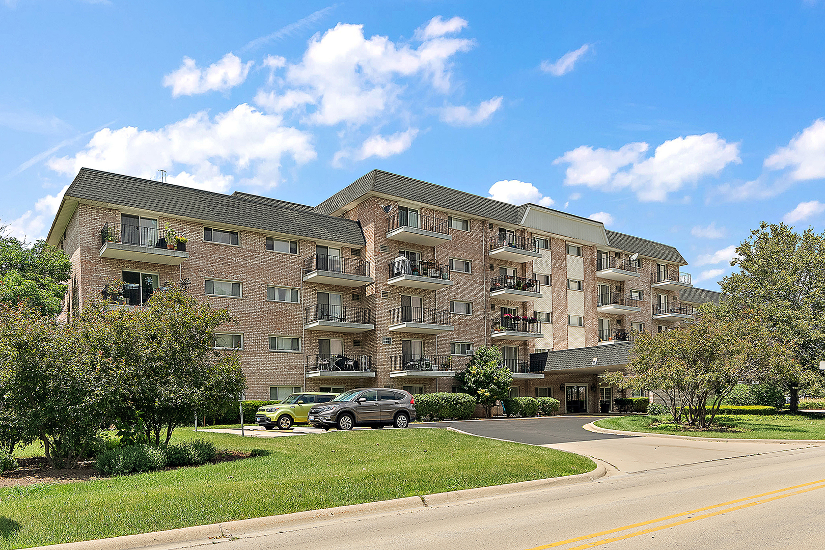1000 S LORRAINE Road #110, Wheaton, IL 60189