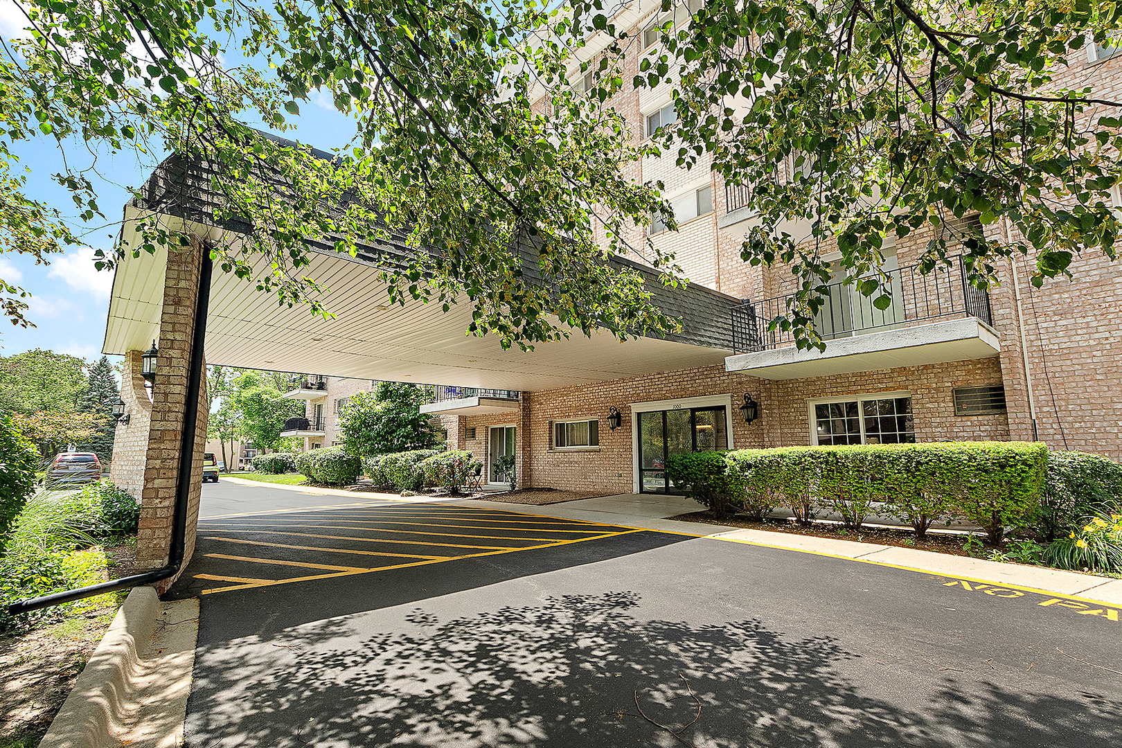 1000 S LORRAINE Road #110, Wheaton, IL 60189