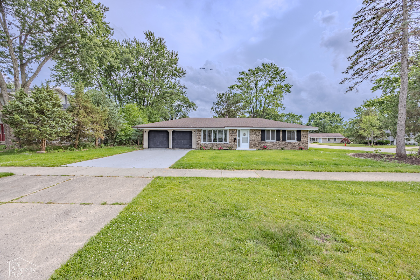 631 W Weathersfield Way, Schaumburg, IL 60193