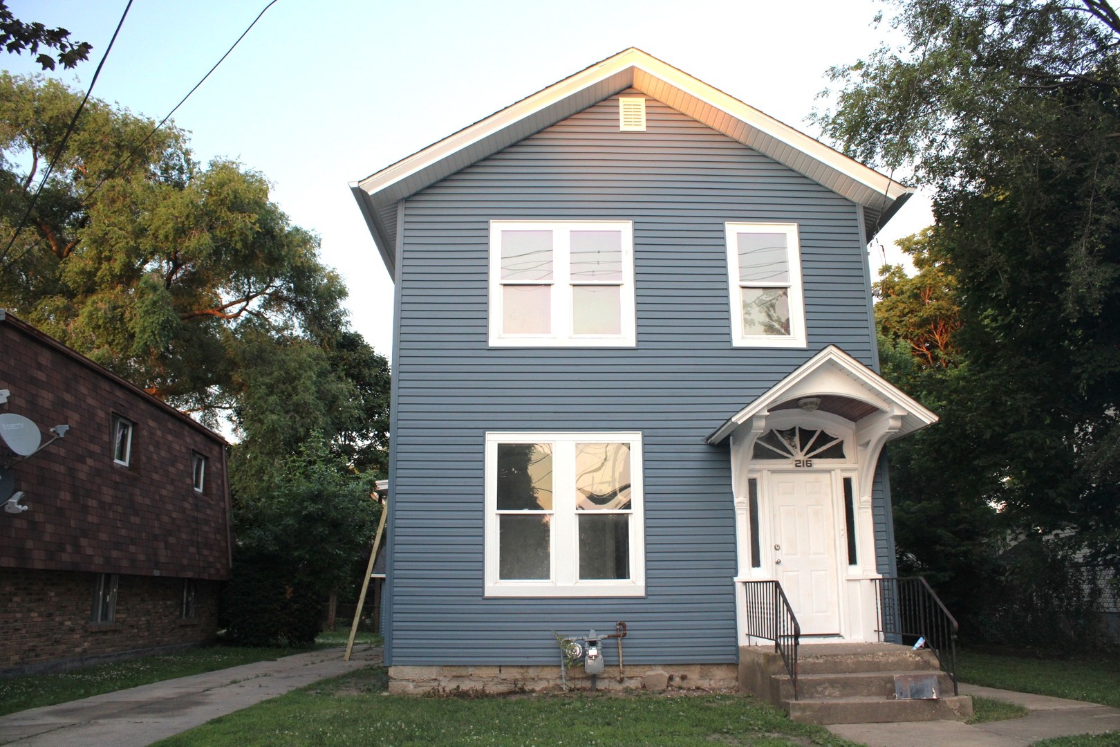 216 Fifth Street, Aurora, IL 60505