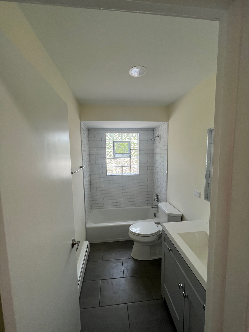 1016 E Division Street #2N, Lombard, IL 60148