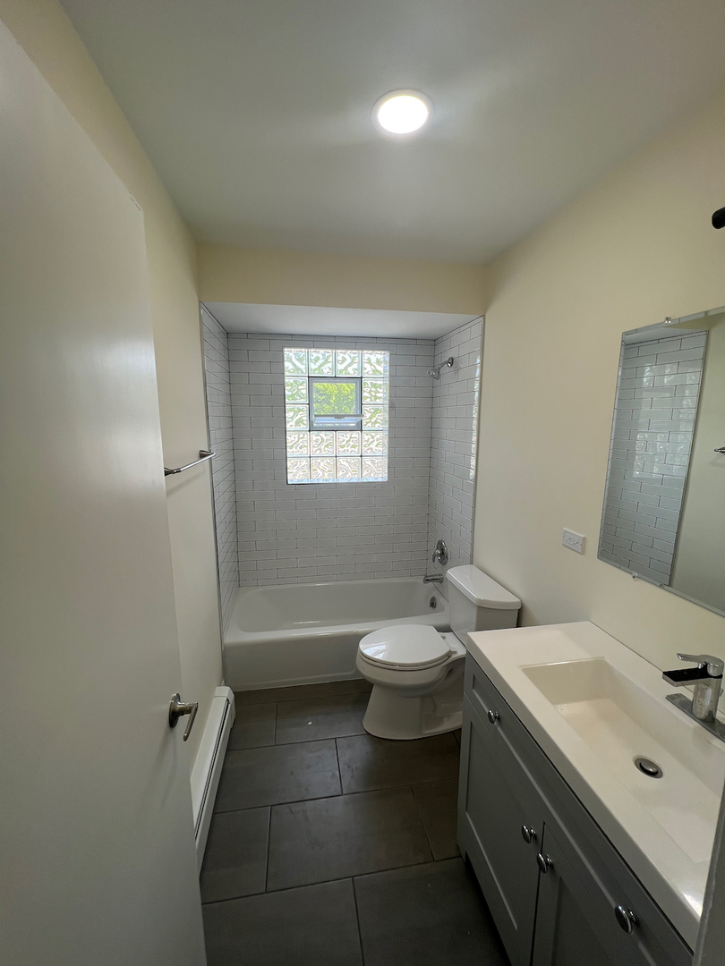 1016 E Division Street #2N, Lombard, IL 60148