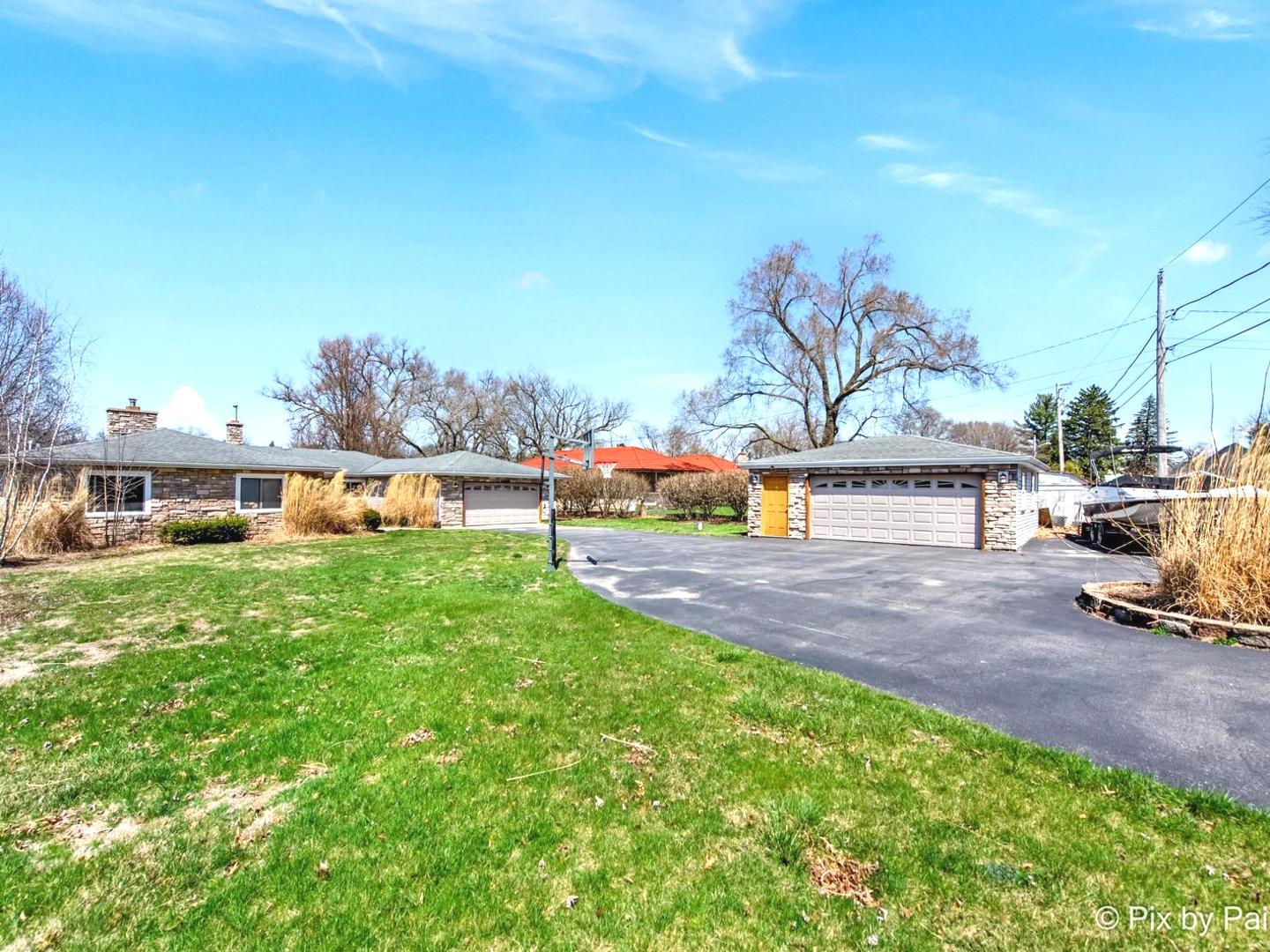 1425 N River Road, McHenry, IL 60051