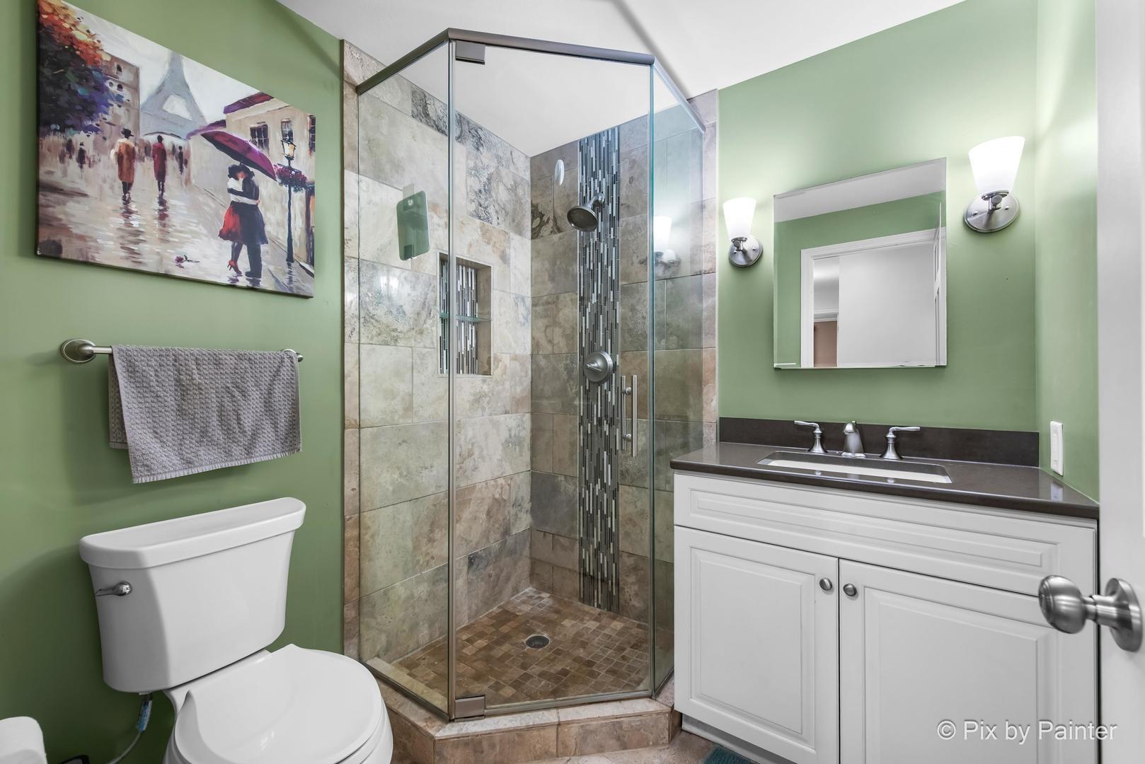 1425 N River Road, McHenry, IL 60051