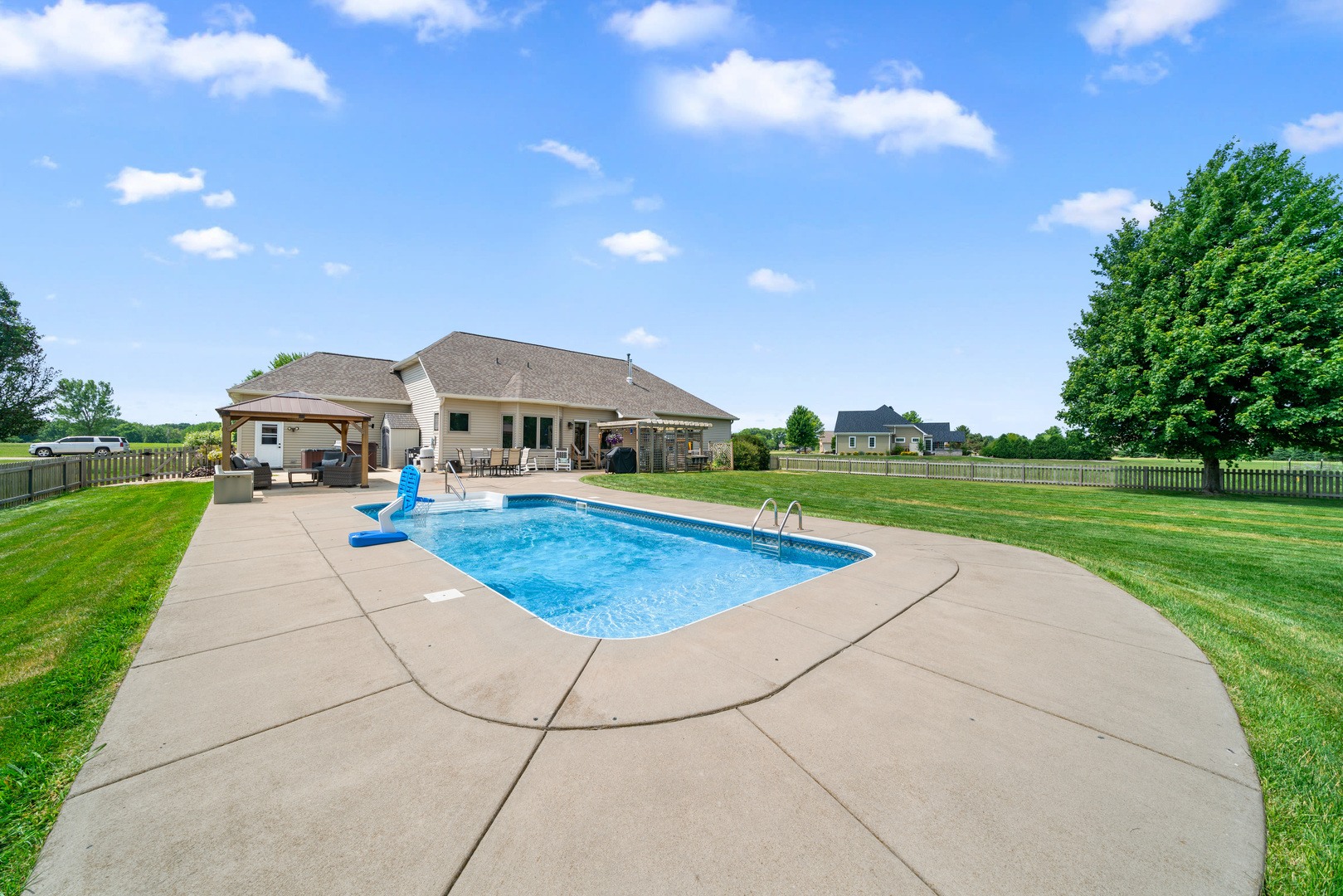 990 Fox Trail Lane, Somonauk, IL 60552