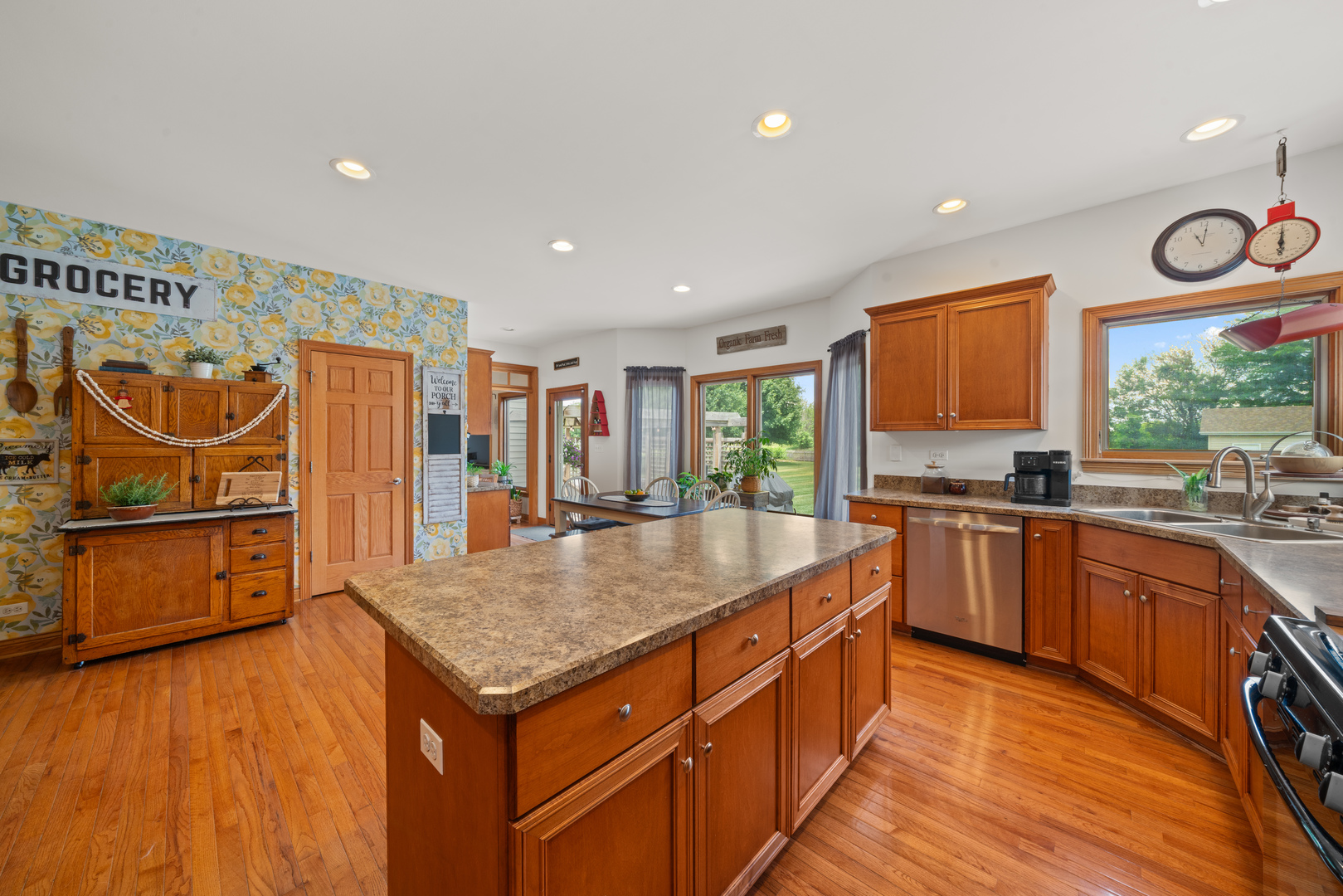 990 Fox Trail Lane, Somonauk, IL 60552