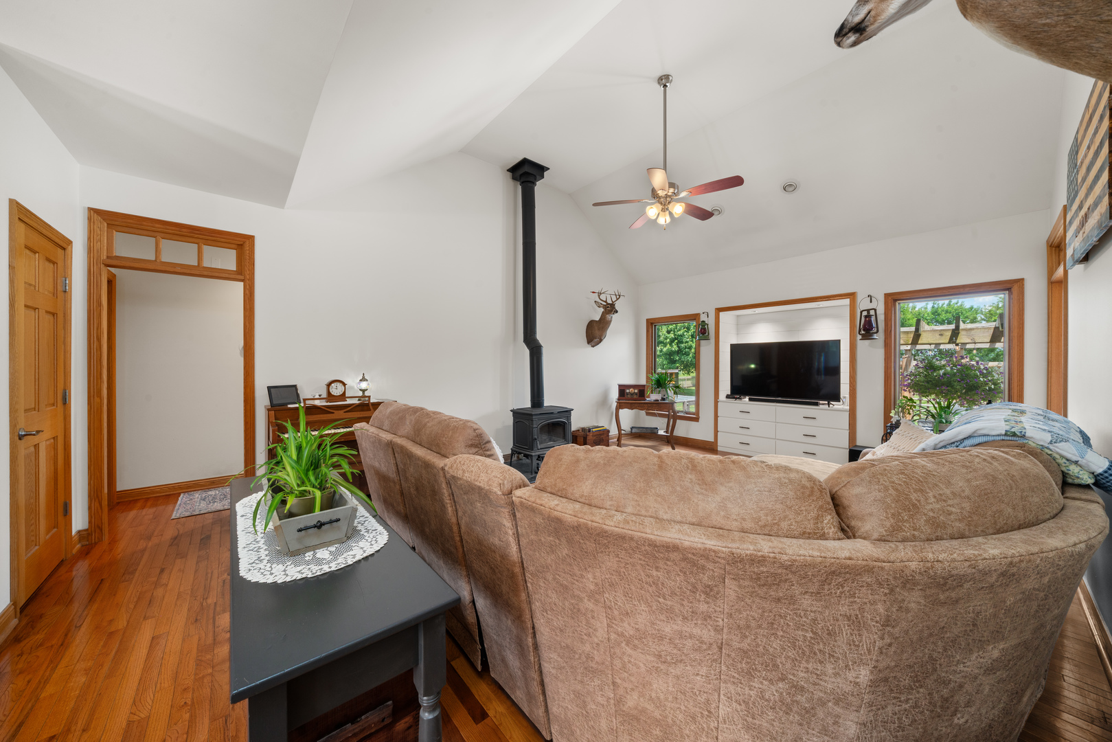 990 Fox Trail Lane, Somonauk, IL 60552