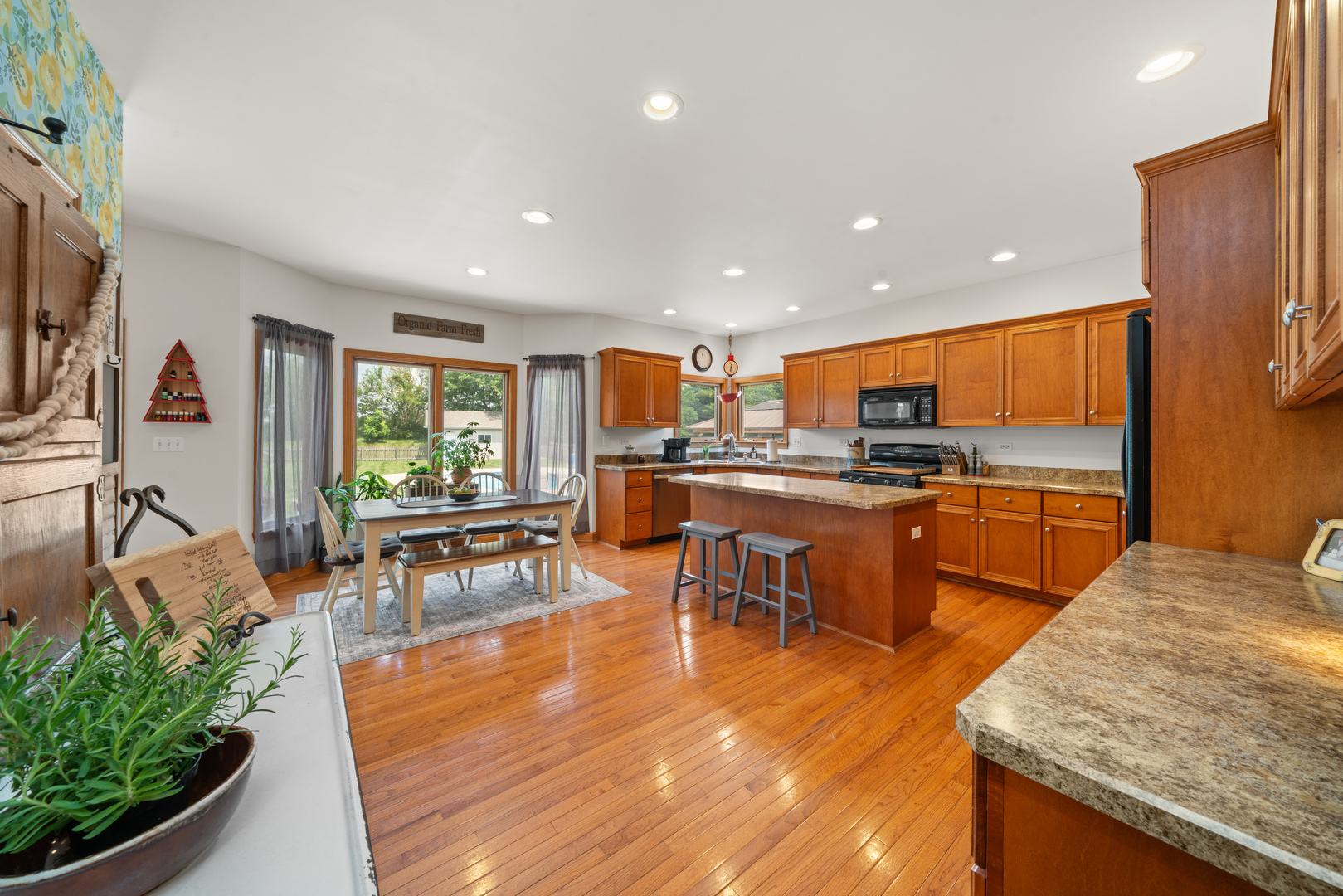 990 Fox Trail Lane, Somonauk, IL 60552