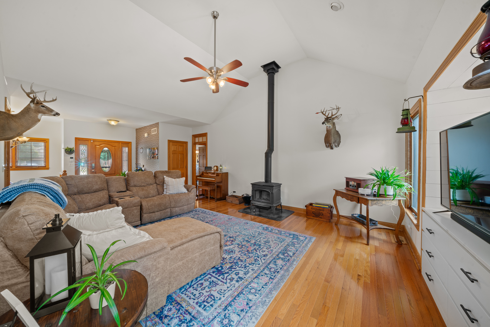 990 Fox Trail Lane, Somonauk, IL 60552