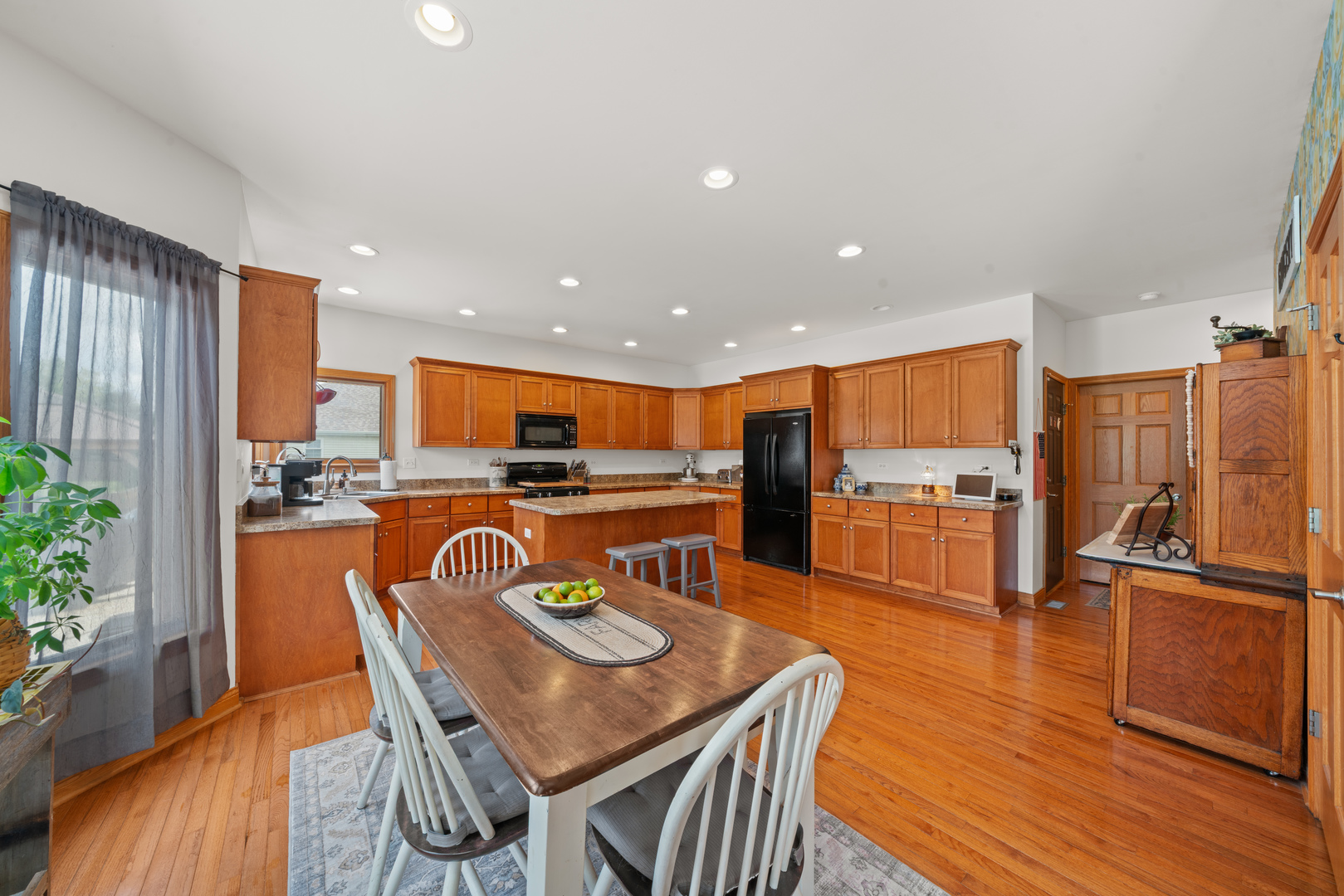 990 Fox Trail Lane, Somonauk, IL 60552