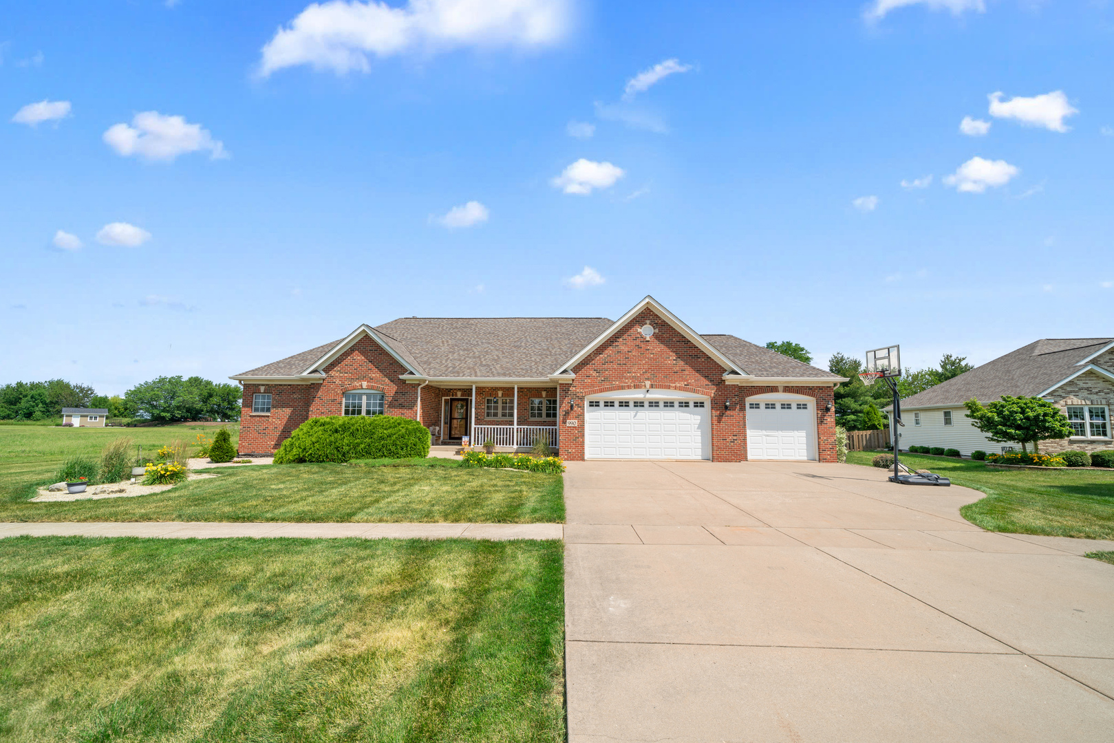 990 Fox Trail Lane, Somonauk, IL 60552