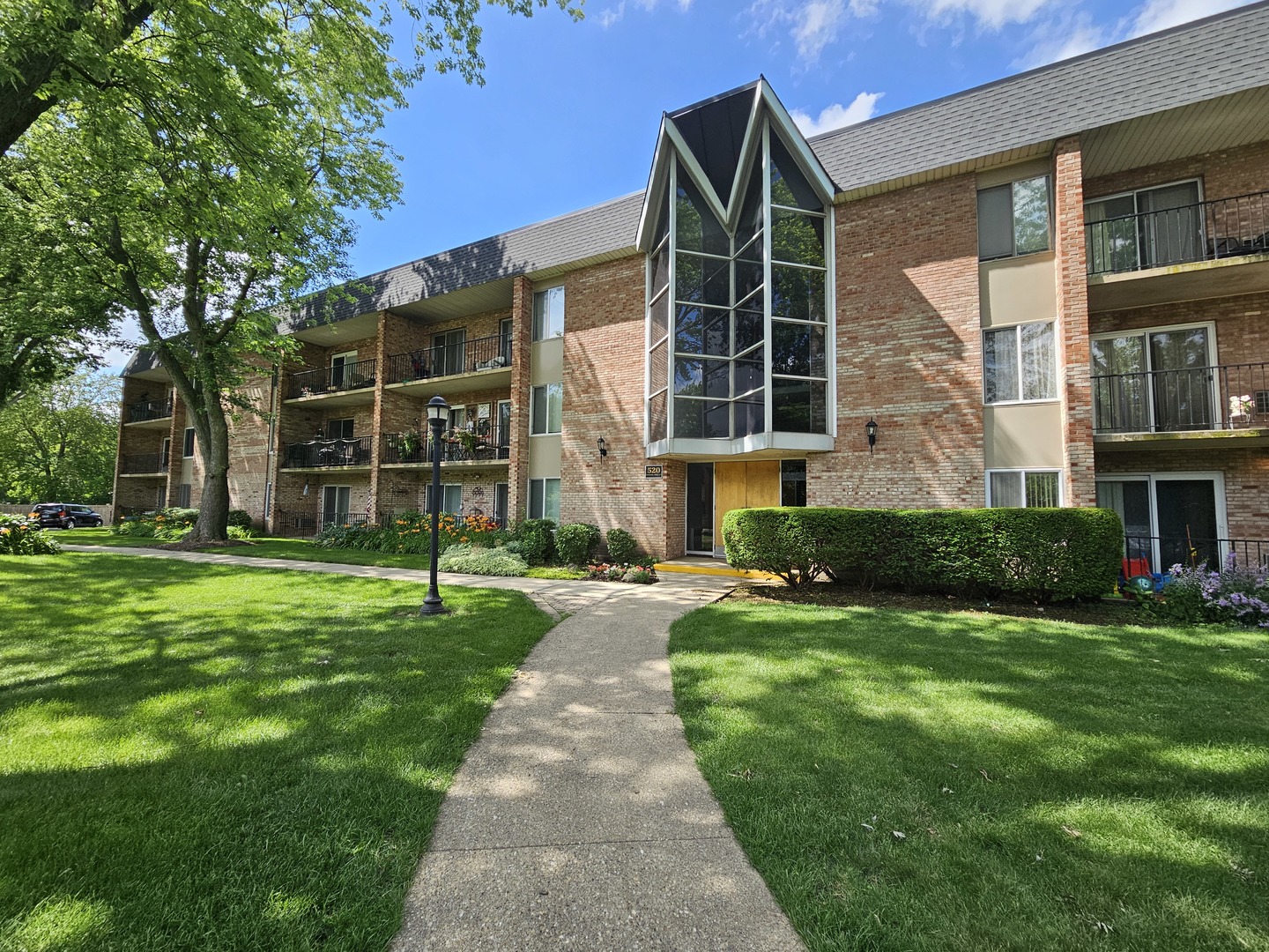 520 Burning Tree Lane #111, Naperville, IL 60563
