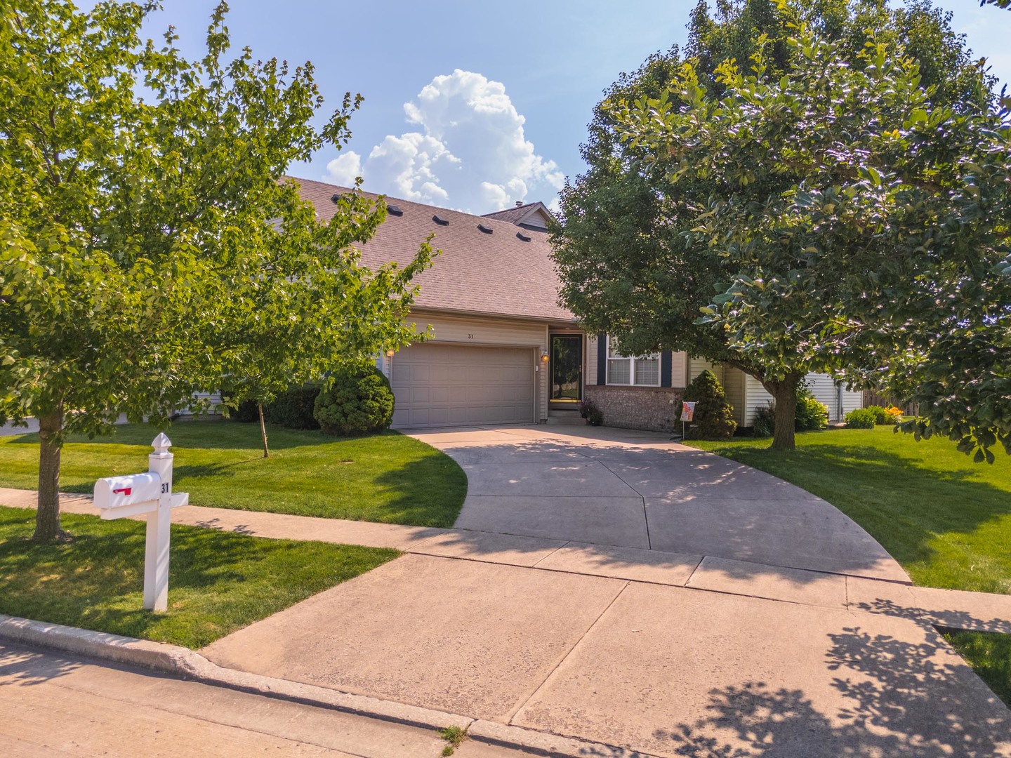 31 Ashling Court, Bloomington, IL 61704