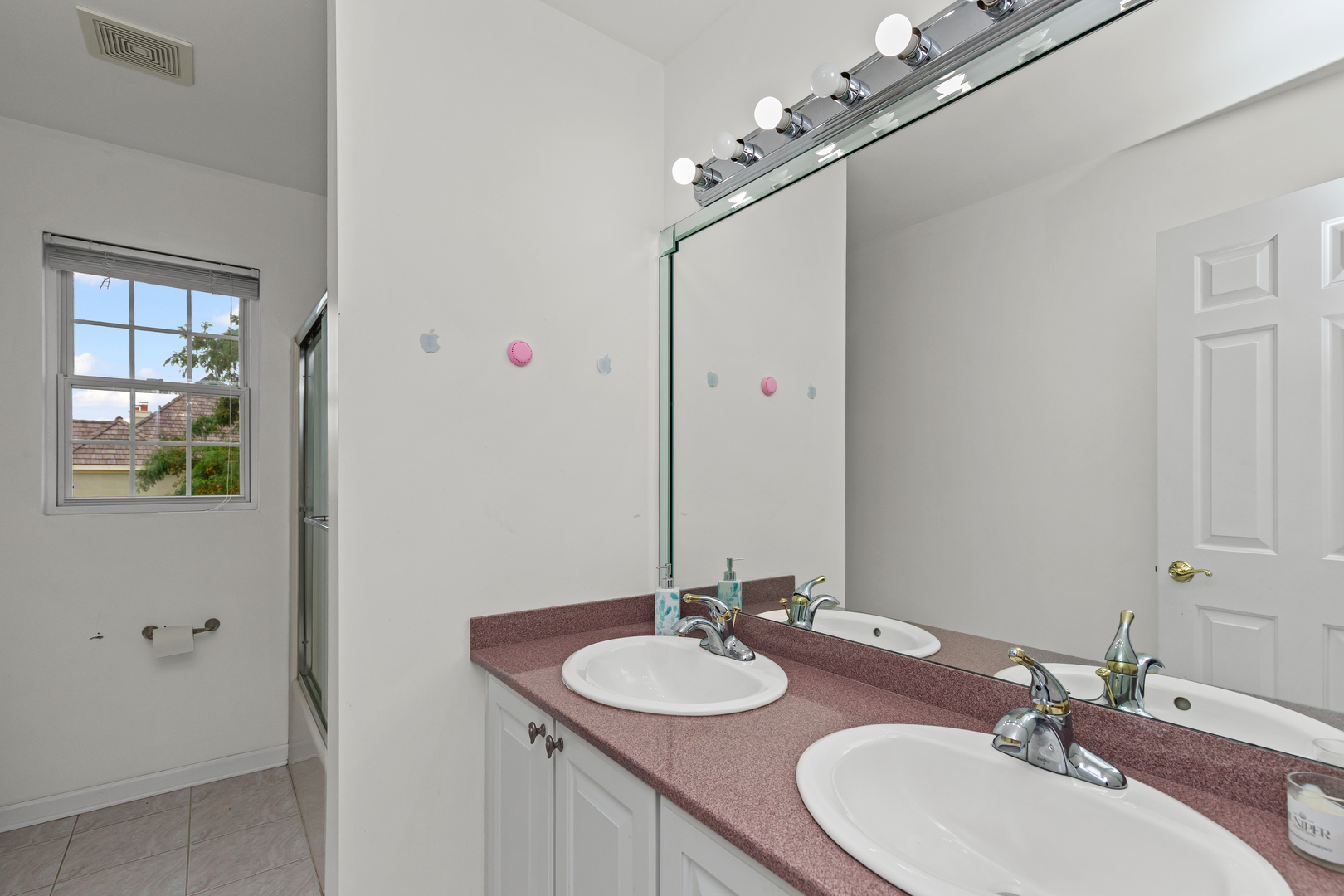 8303 Appaloosa Lane, Spring Grove, IL 60081