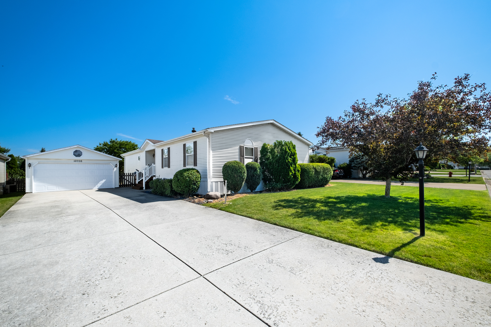 10706 W Silver Lake Drive, Frankfort, IL 60423