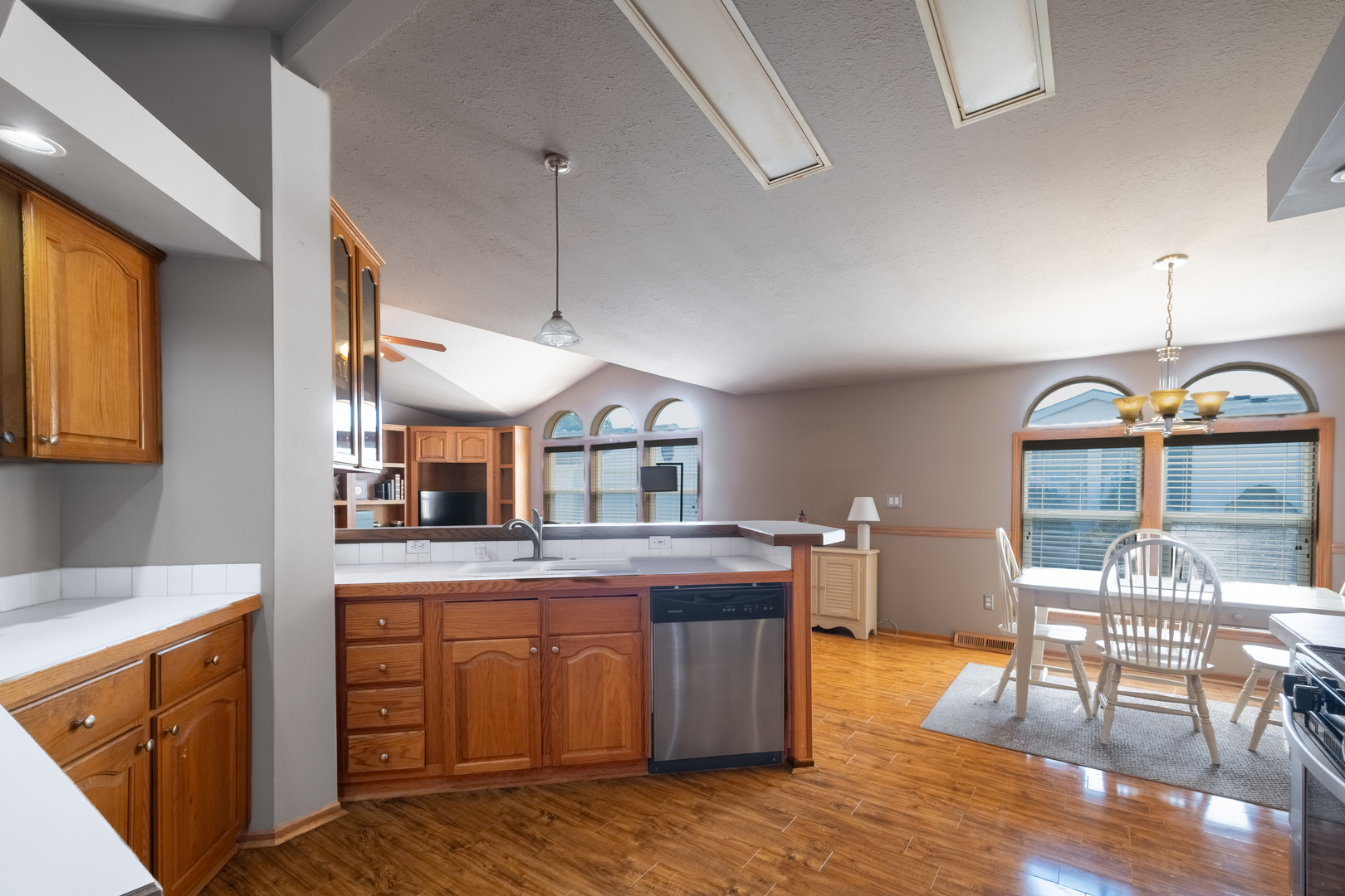 10706 W Silver Lake Drive, Frankfort, IL 60423