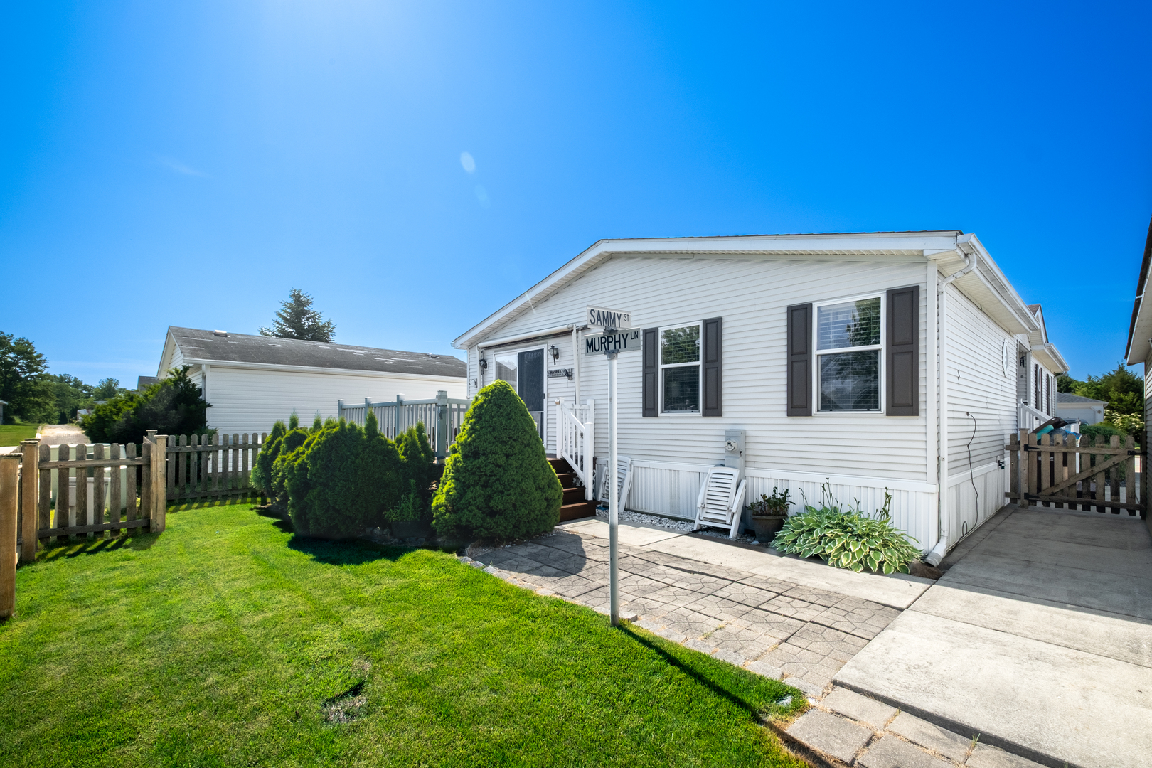 10706 W Silver Lake Drive, Frankfort, IL 60423