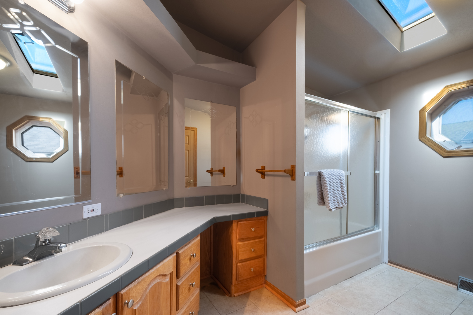 10706 W Silver Lake Drive, Frankfort, IL 60423