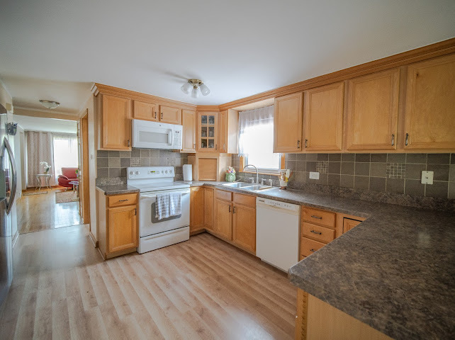7806 S NEENAH Avenue, Burbank, IL 60459