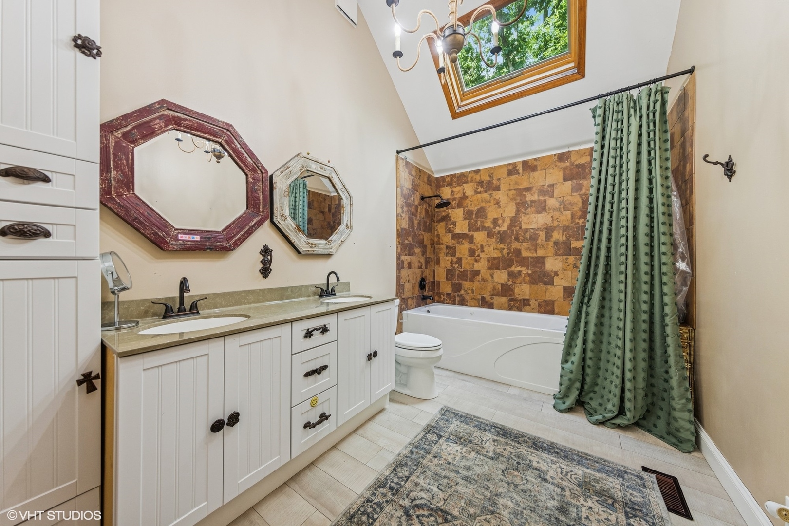 5525 Lee Avenue, Downers Grove, IL 60515
