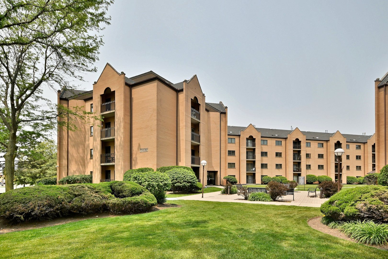 7420 W Lawrence Avenue #402, Harwood Heights, IL 60706