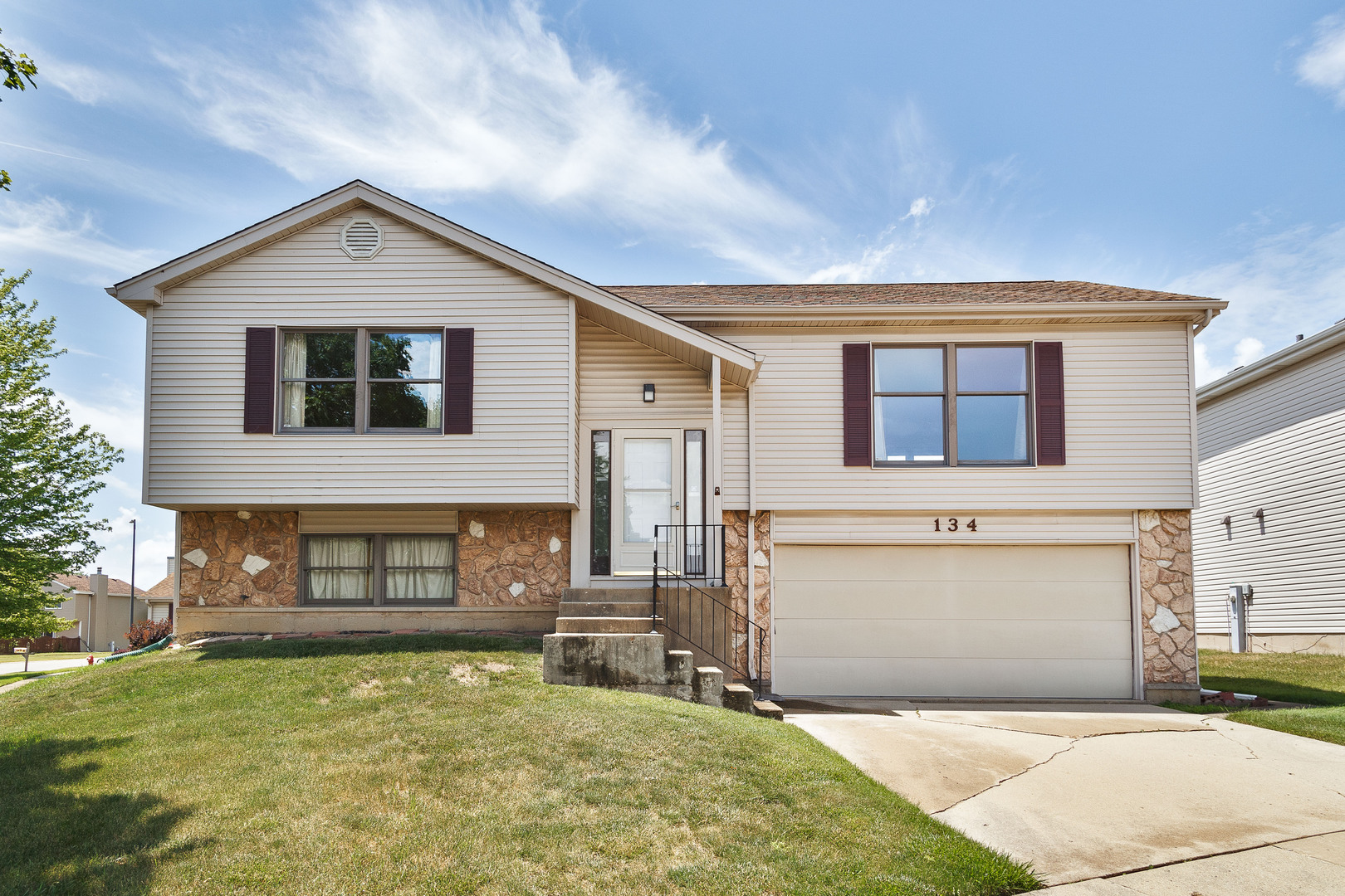 134 Hastings Mill Road, Streamwood, IL 60107