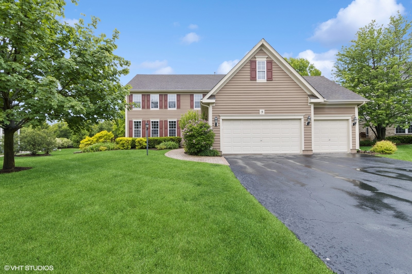 5 N Chestnut Court, Hawthorn Woods, IL 60047