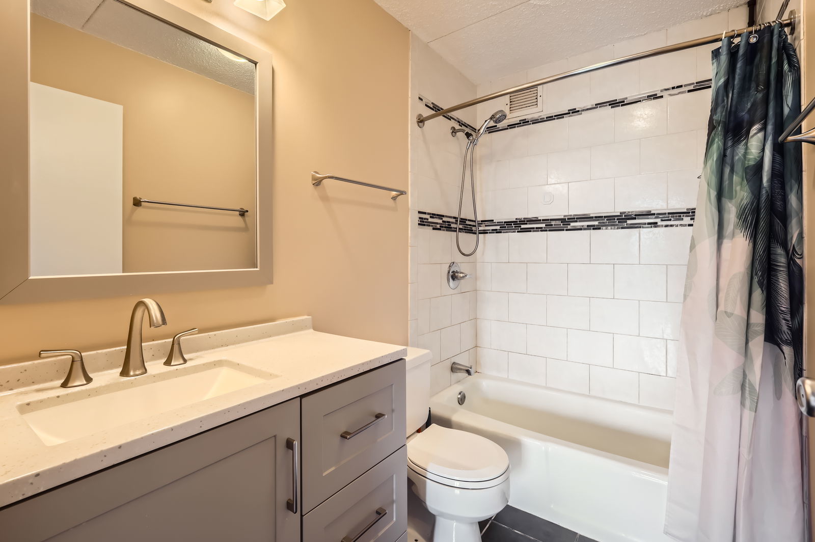 2015 S Finley Road #201, Lombard, IL 60148