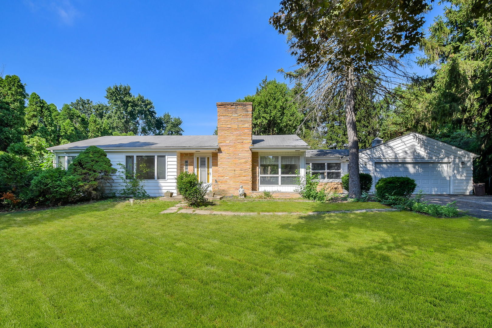 2018 N West Street, Wheaton, IL 60187