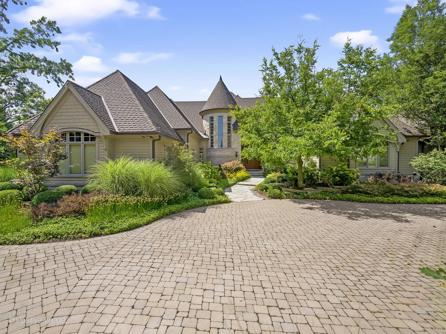 8698 S Madison Street, Burr Ridge, IL 60527