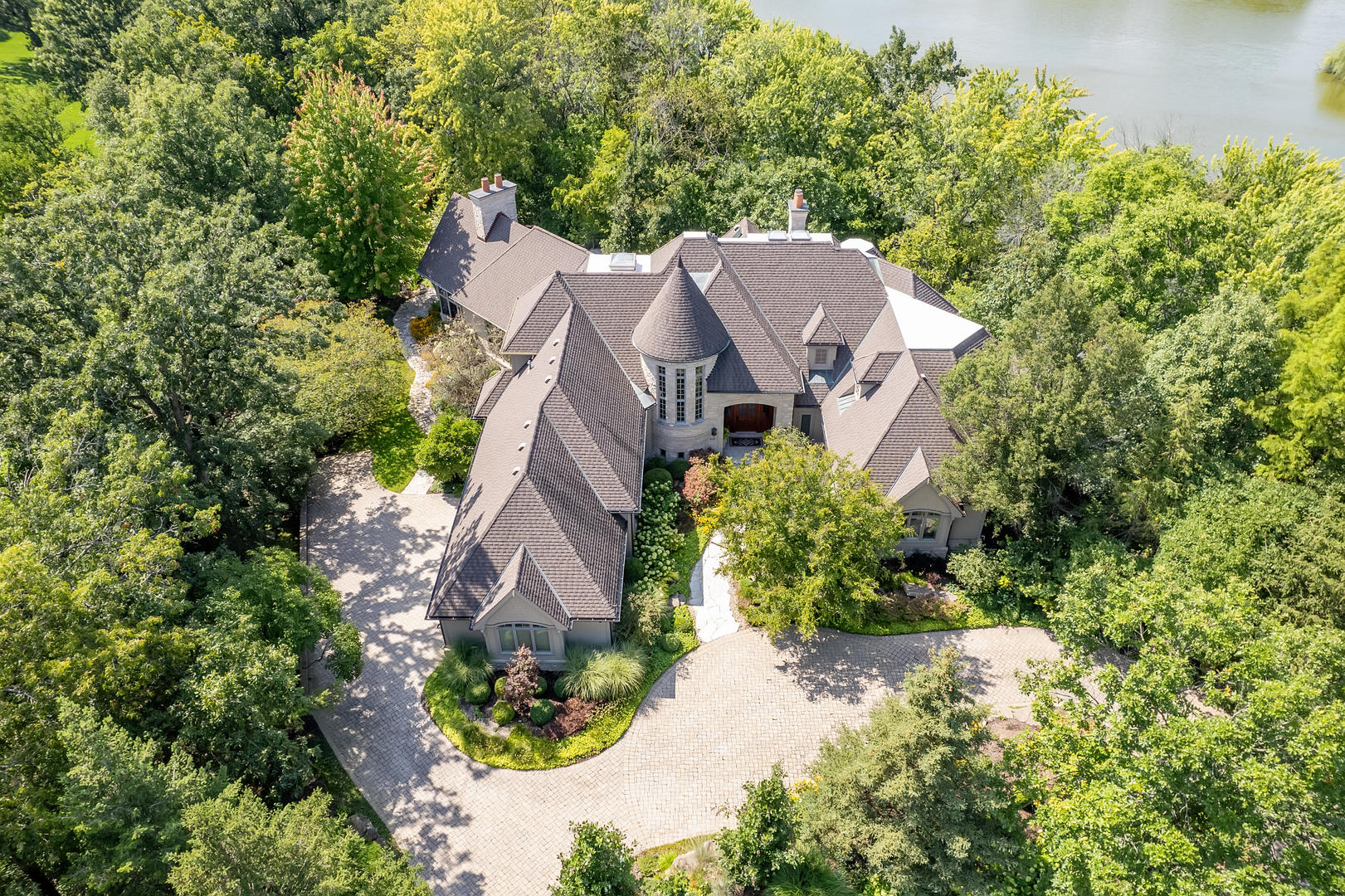 8698 S Madison Street, Burr Ridge, IL 60527