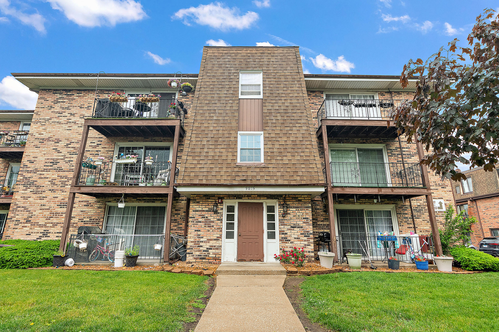 9815 Nottingham Avenue #201, Chicago Ridge, IL 60415