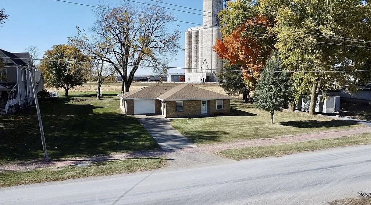 405 S Johnston Street, Kenney, IL 61749