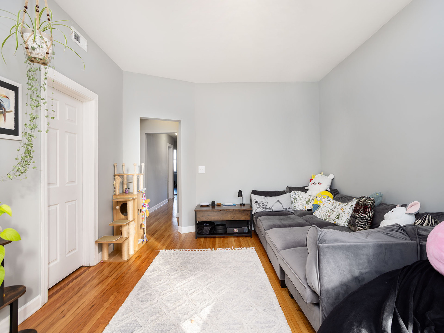 6111 S Eberhart Avenue, Chicago, IL 60637