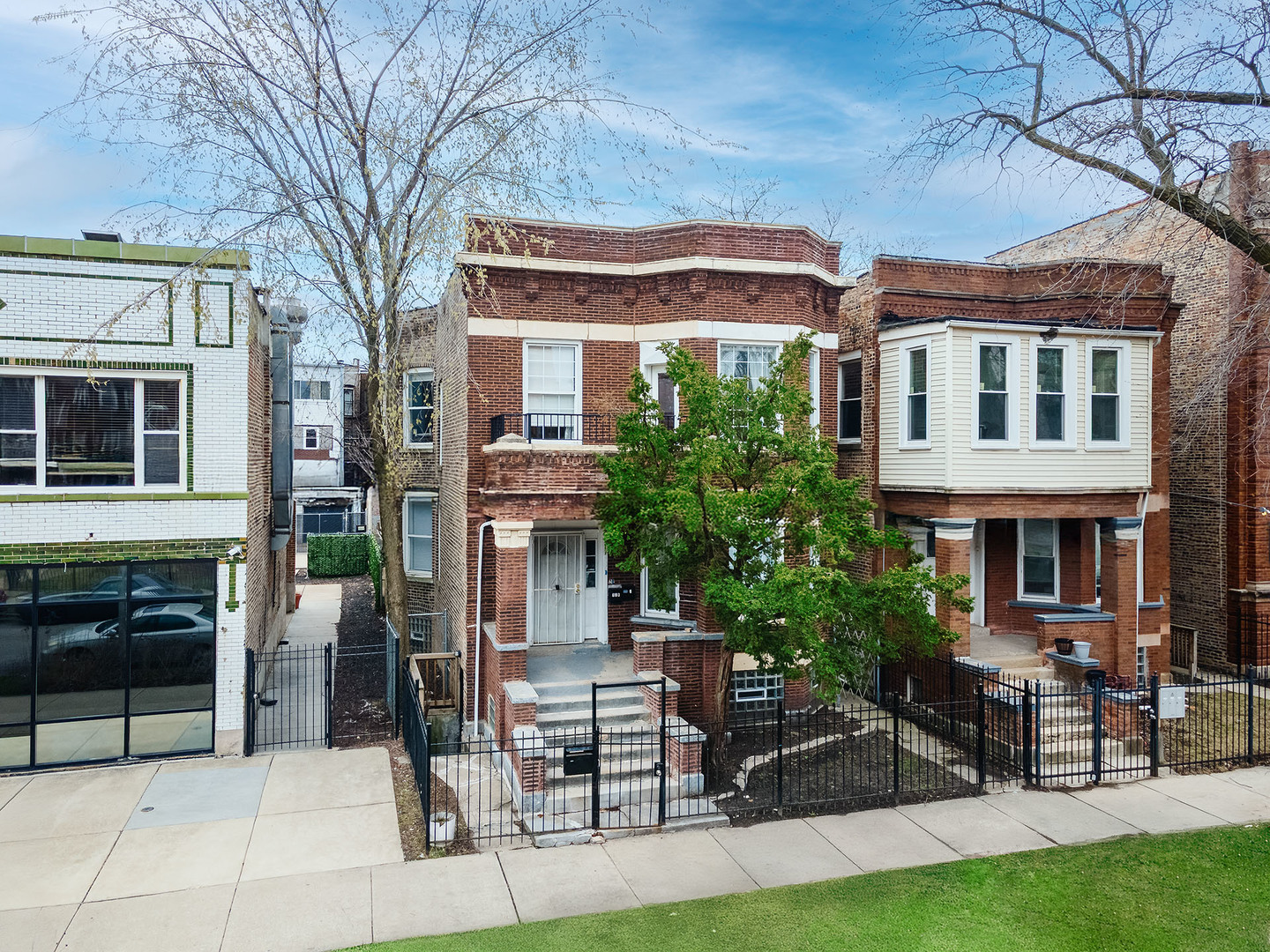 6111 S Eberhart Avenue, Chicago, IL 60637
