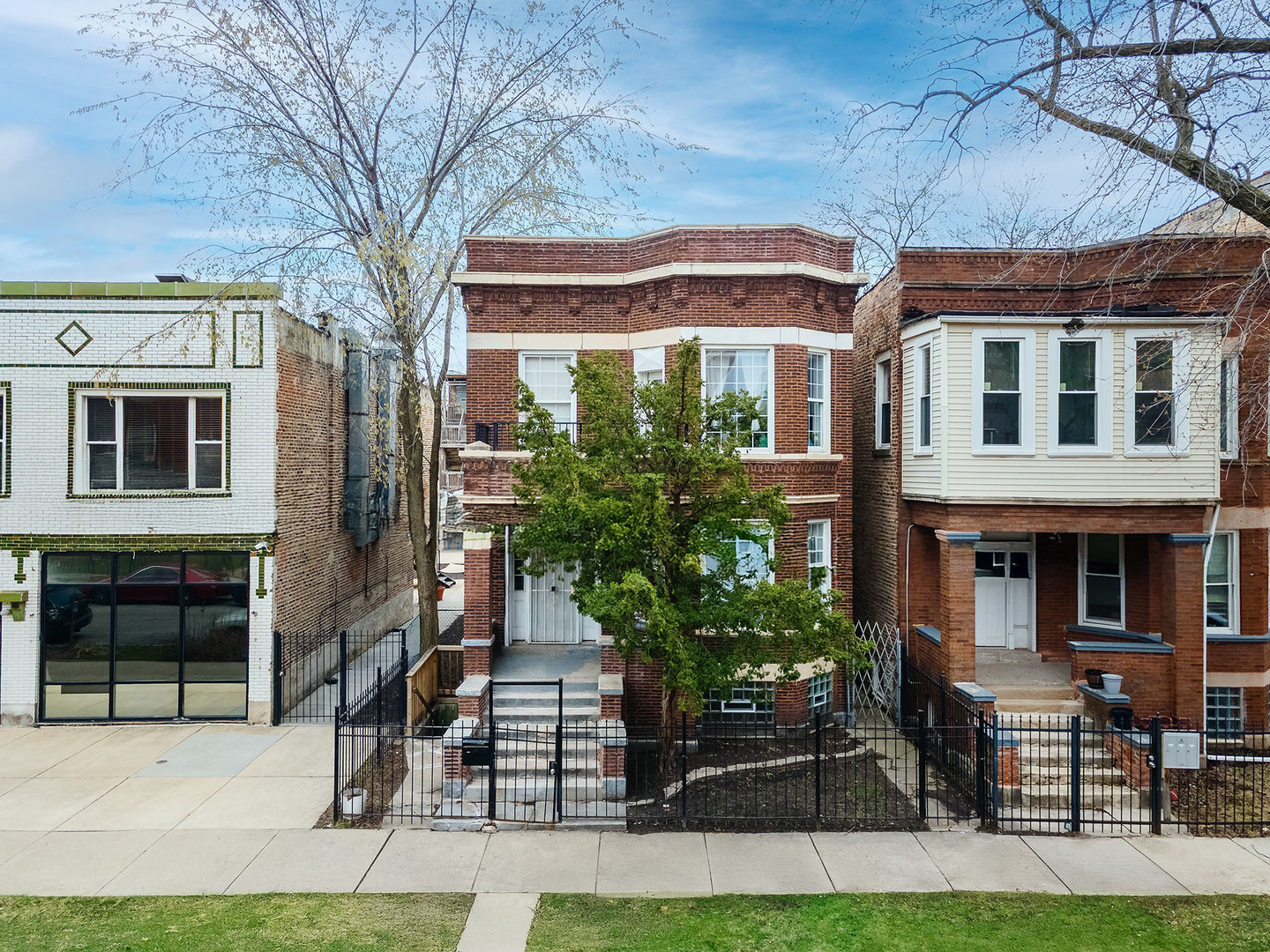 6111 S Eberhart Avenue, Chicago, IL 60637