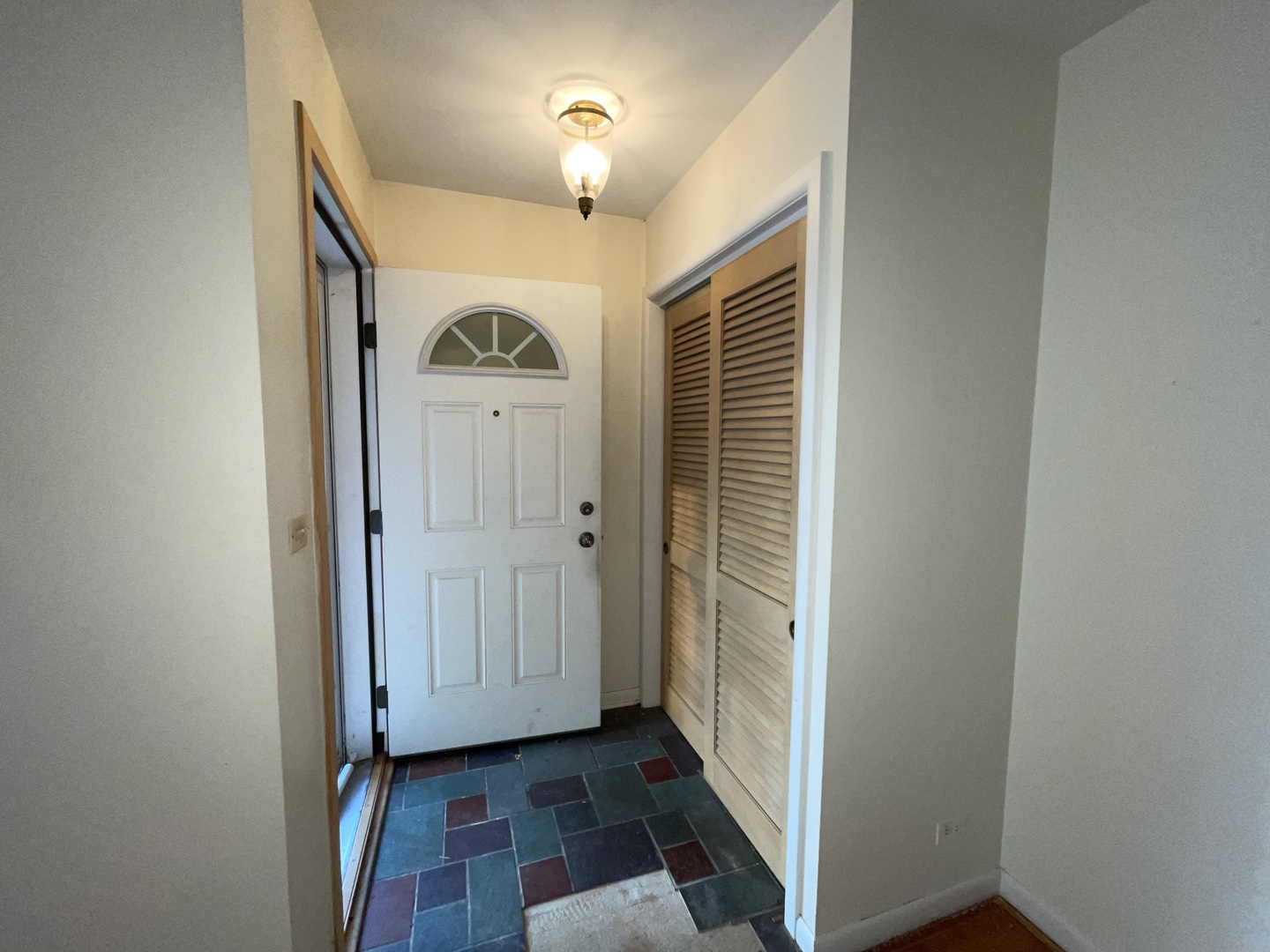 107 S Poplar Avenue, Elmhurst, IL 60126
