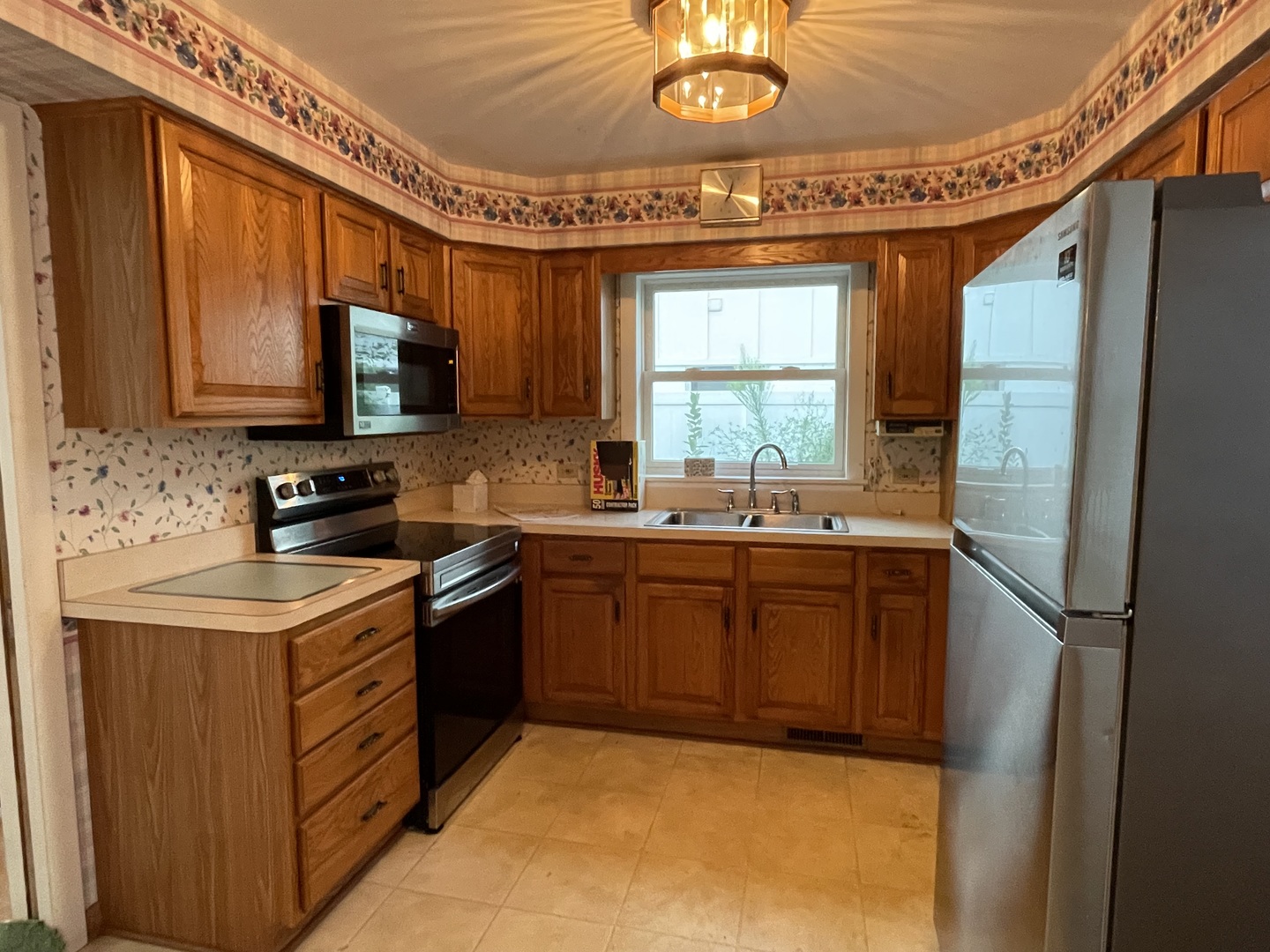 107 S Poplar Avenue, Elmhurst, IL 60126