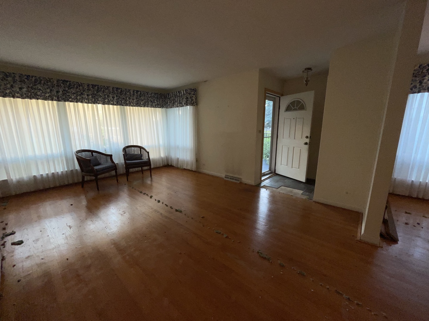 107 S Poplar Avenue, Elmhurst, IL 60126