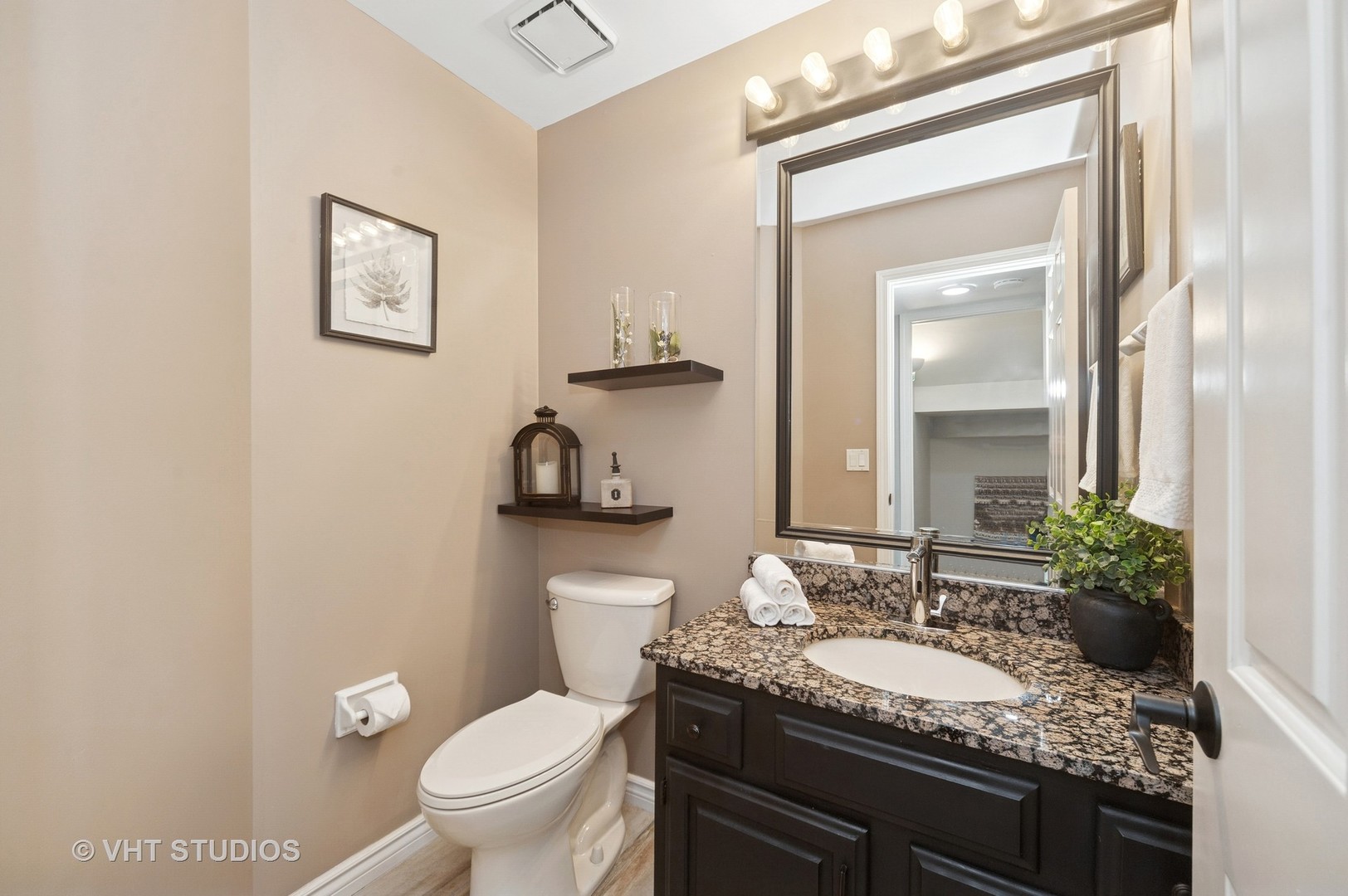 410 Woodcroft Lane, Schaumburg, IL 60173