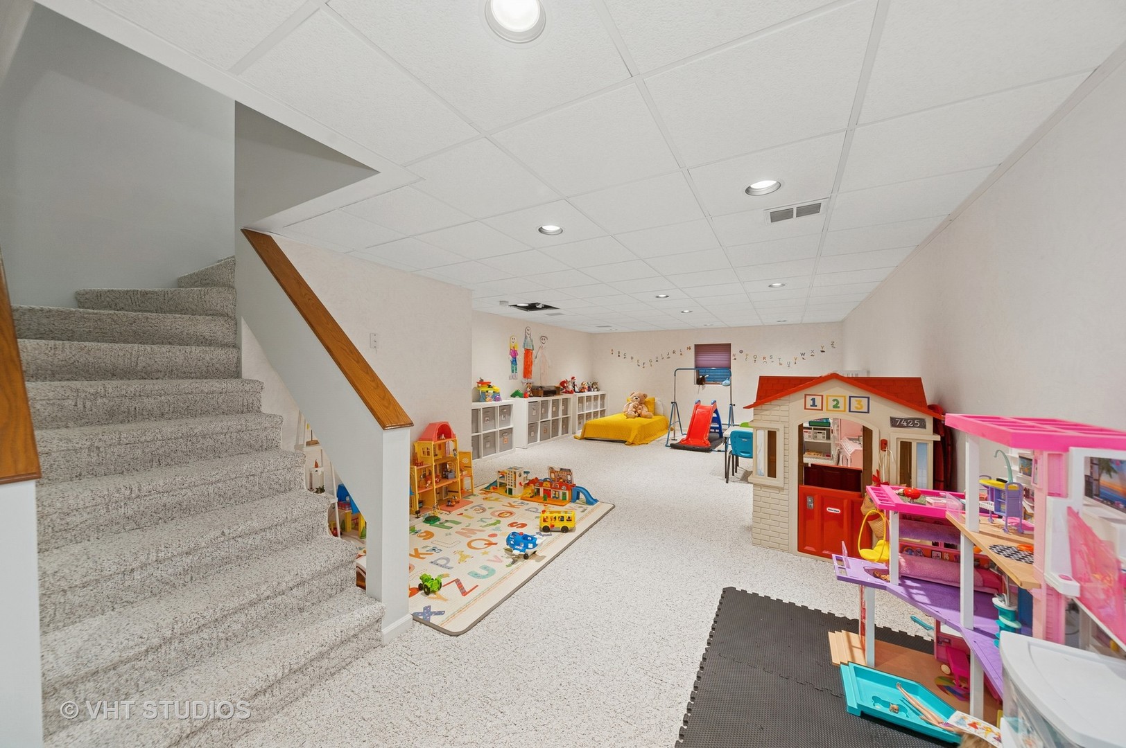 410 Woodcroft Lane, Schaumburg, IL 60173