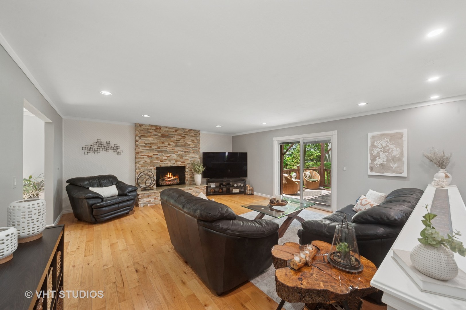 410 Woodcroft Lane, Schaumburg, IL 60173
